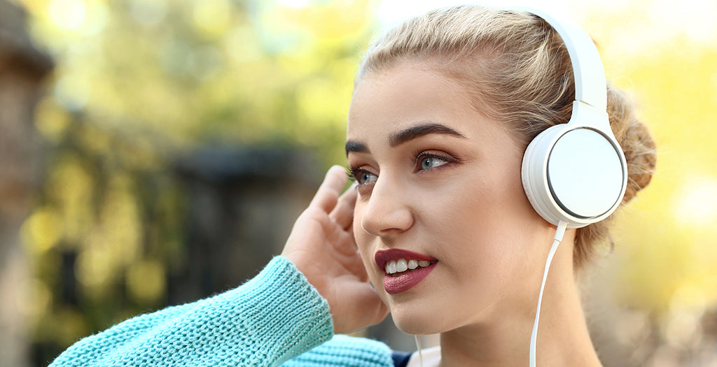 Should You Wear Earplugs Under Headphones? hearprotek